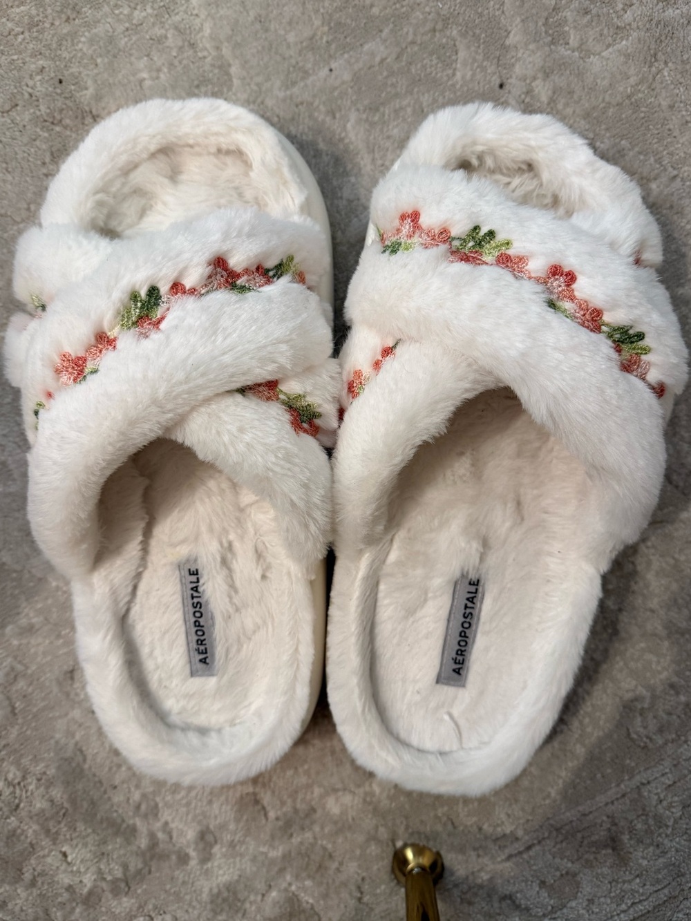 Aeropostale Cream Faux-Fur Floral Crossband Slippers